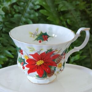 YULETIDE Royal Albert Christmas Teacup